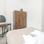 The Elizabeth Stone Cross Mansion Apartment