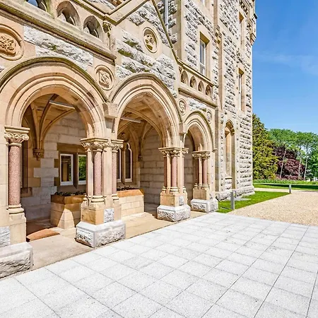 The Elizabeth Stone Cross Mansion *