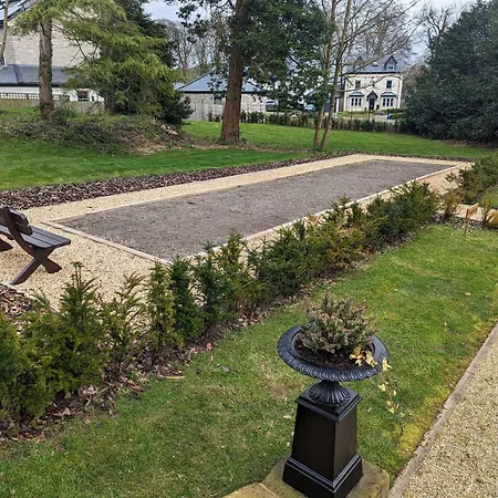 The Elizabeth Stone Cross Mansion Daire