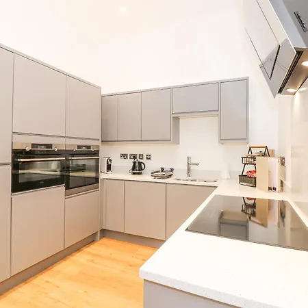 The Elizabeth Stone Cross Mansion Daire Ulverston