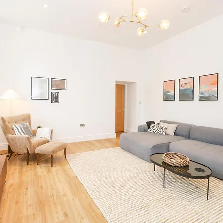 The Elizabeth Stone Cross Mansion Daire